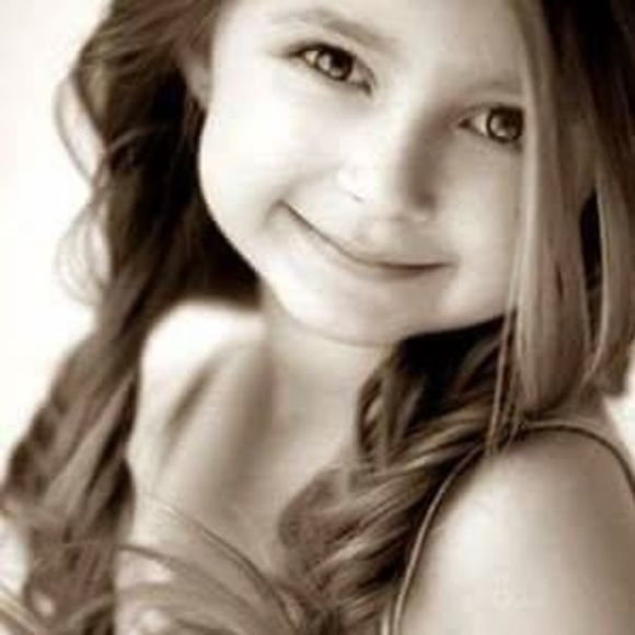 Meet your Posher, Giselle - Picture 1 of 1